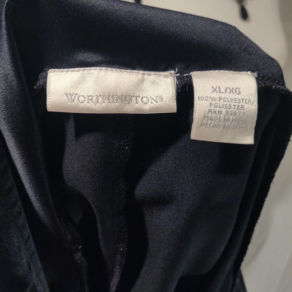 Cute black top - Picture 4 of 4